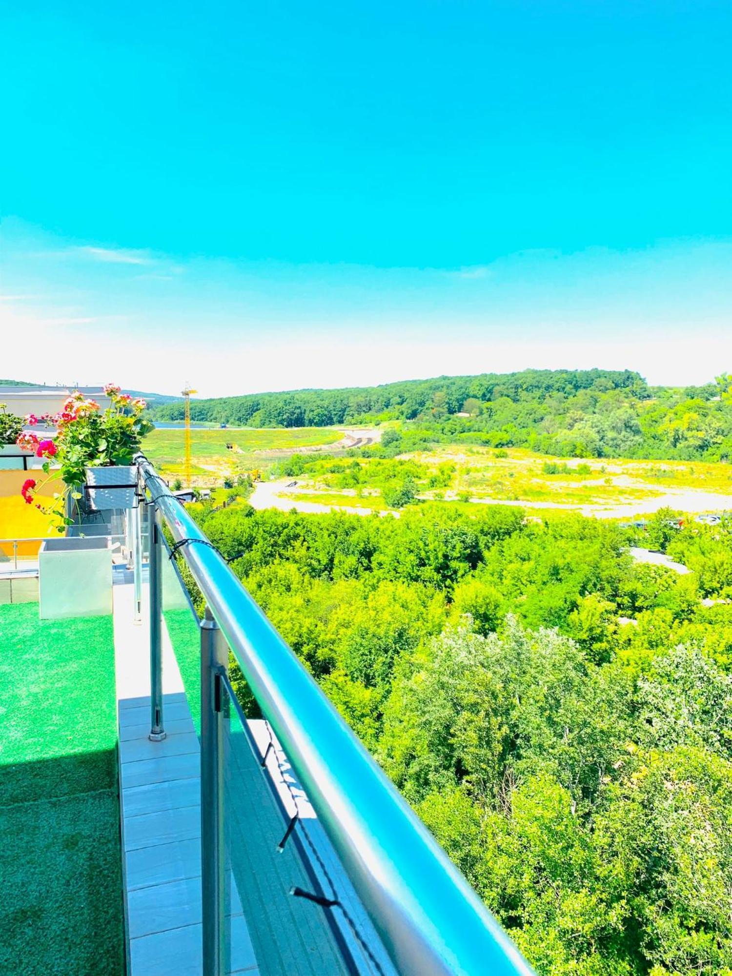 Penthouse View Aeroport Iasi 2 Apartment Ngoại thất bức ảnh