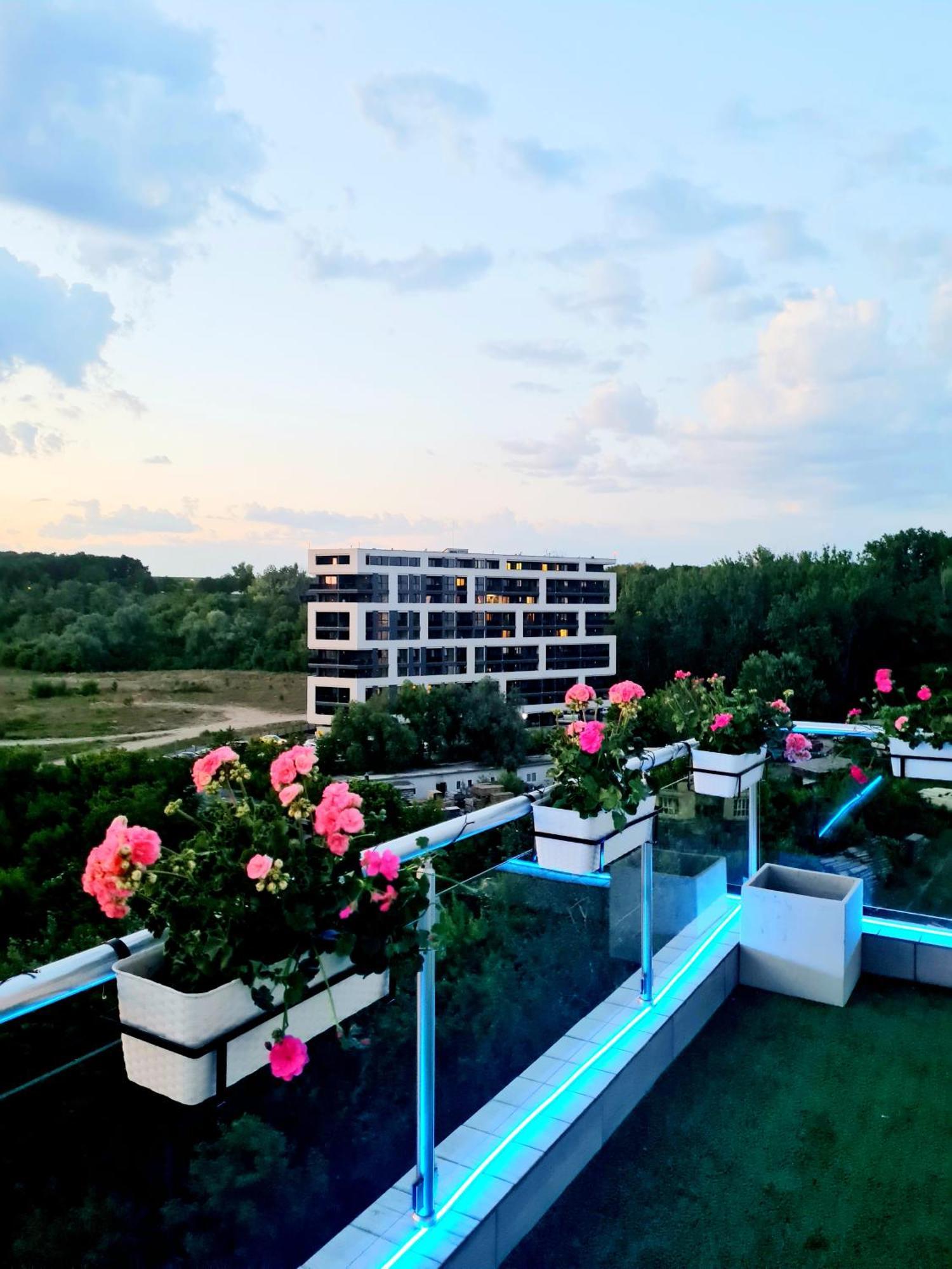 Penthouse View Aeroport Iasi 2 Apartment Ngoại thất bức ảnh
