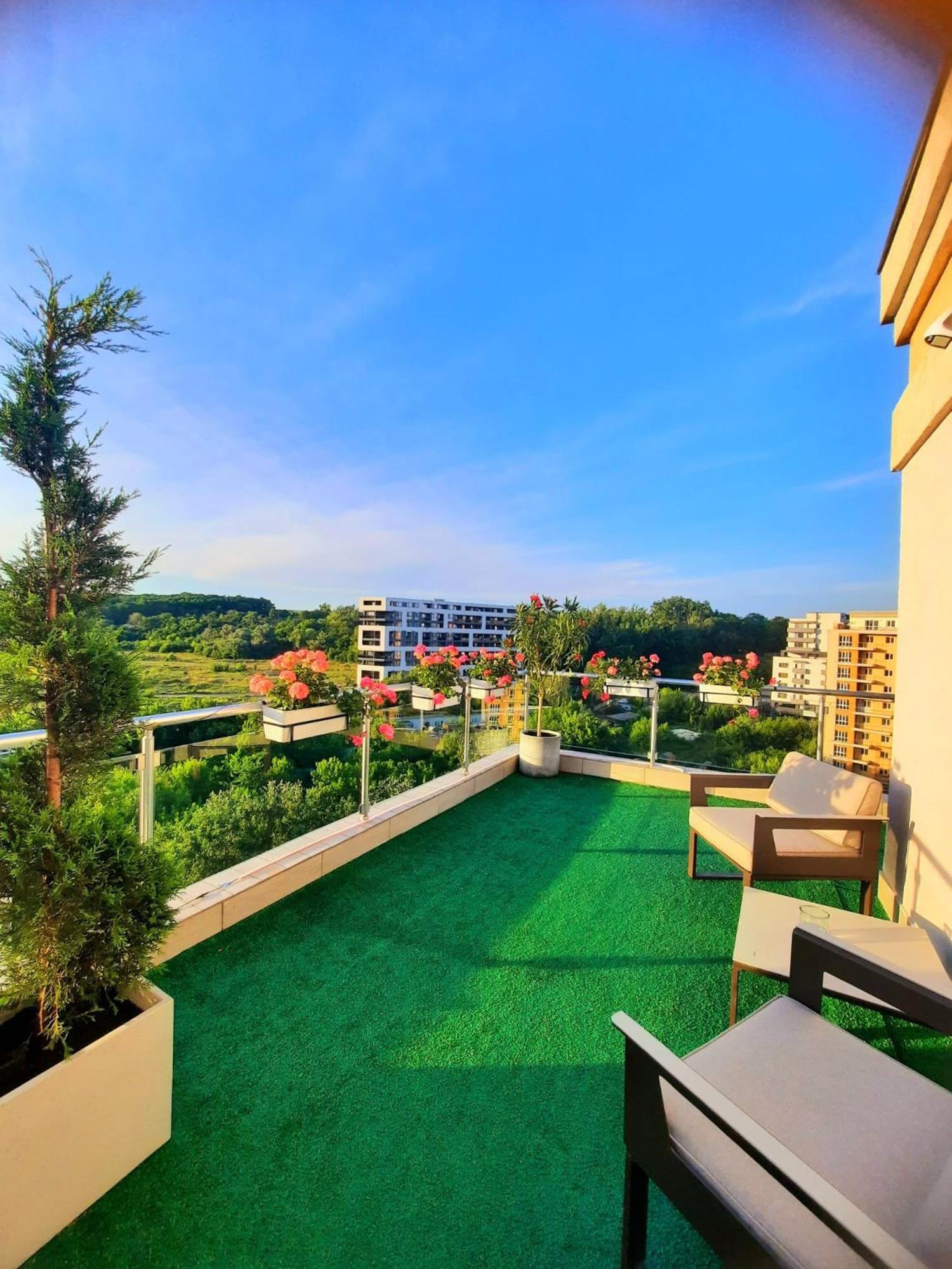 Penthouse View Aeroport Iasi 2 Apartment Ngoại thất bức ảnh