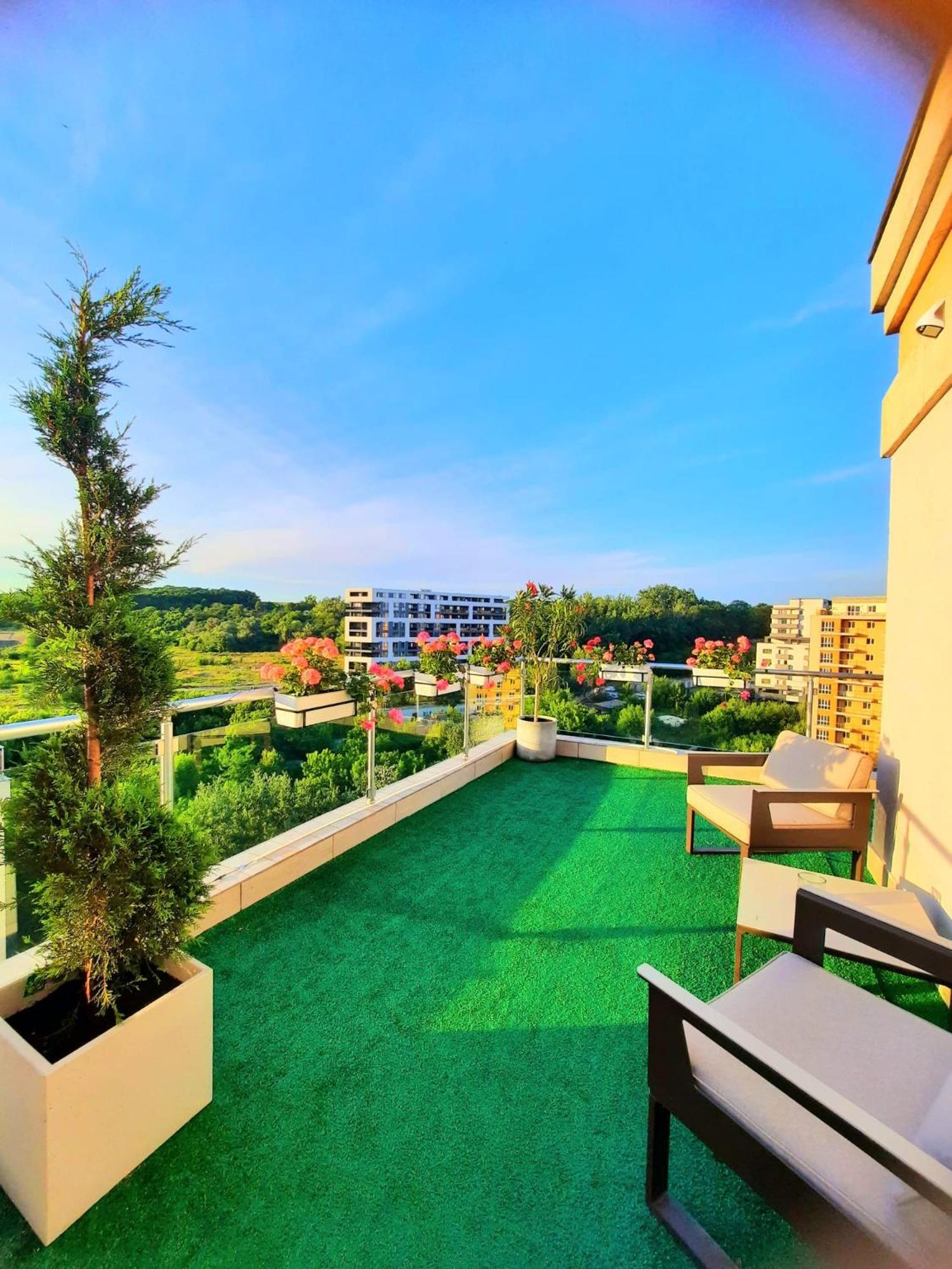 Penthouse View Aeroport Iasi 2 Apartment Ngoại thất bức ảnh