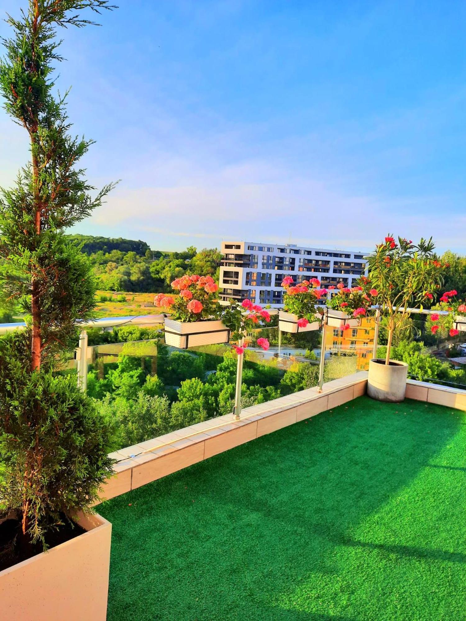 Penthouse View Aeroport Iasi 2 Apartment Ngoại thất bức ảnh