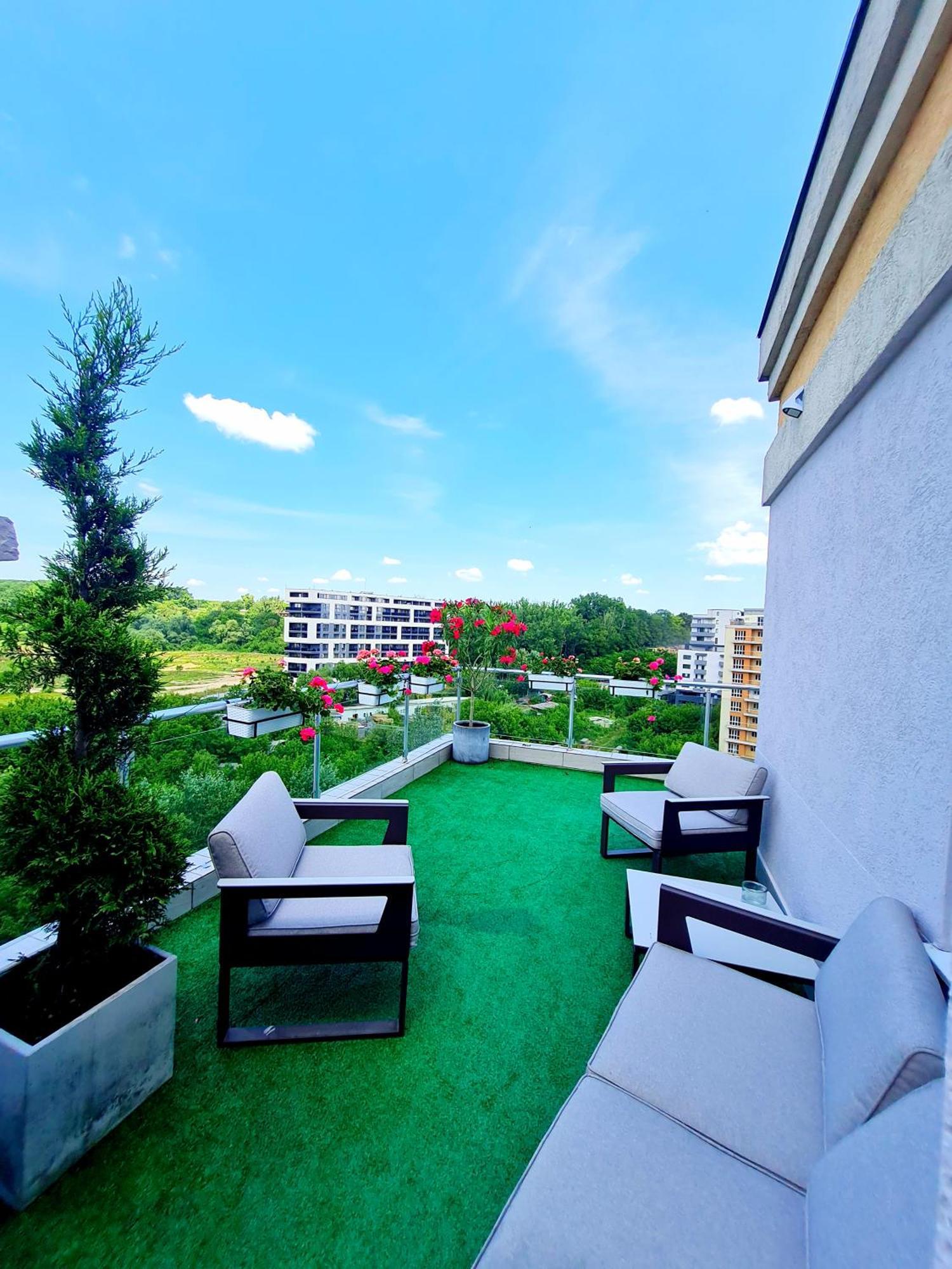 Penthouse View Aeroport Iasi 2 Apartment Ngoại thất bức ảnh