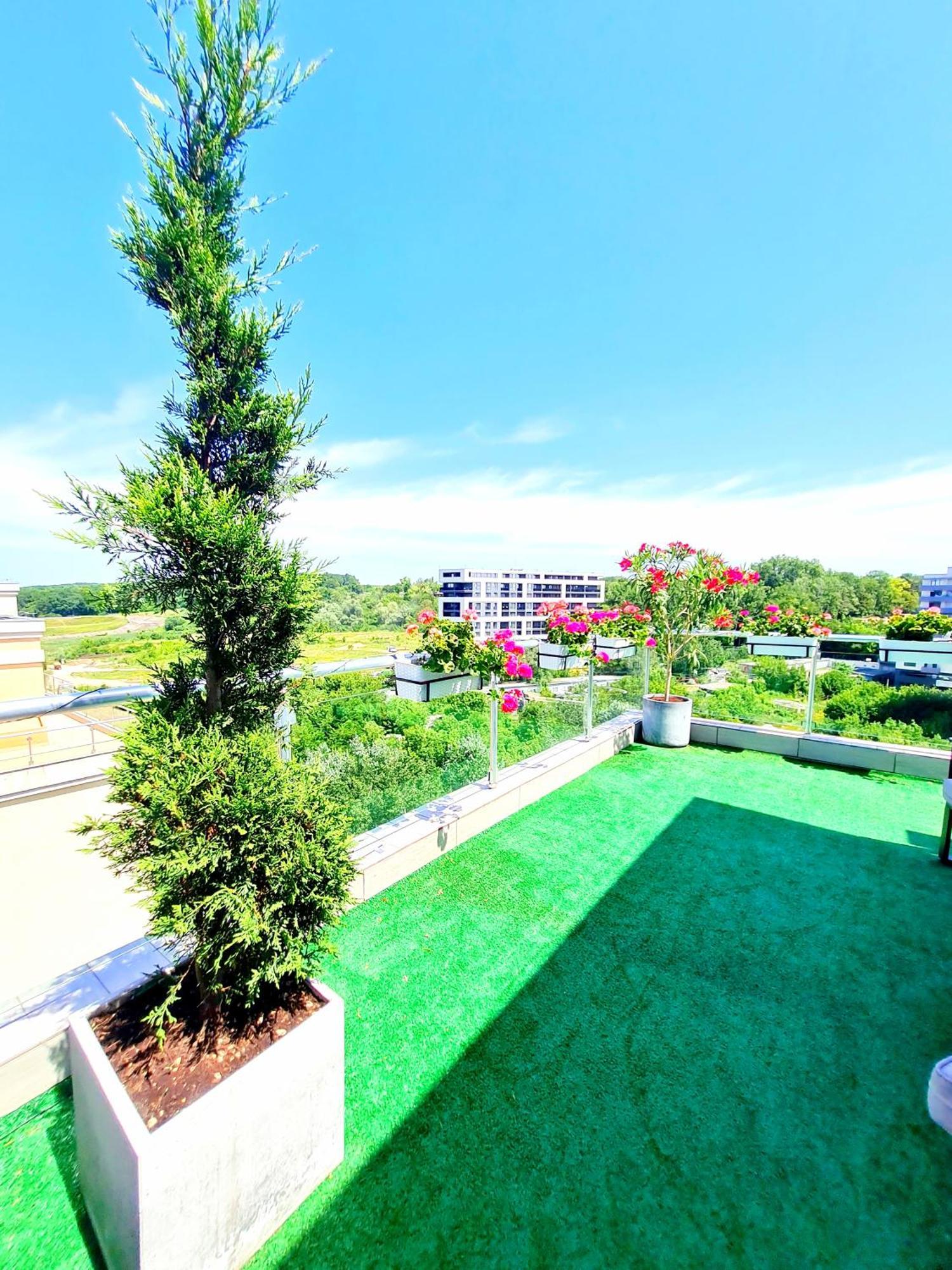 Penthouse View Aeroport Iasi 2 Apartment Ngoại thất bức ảnh