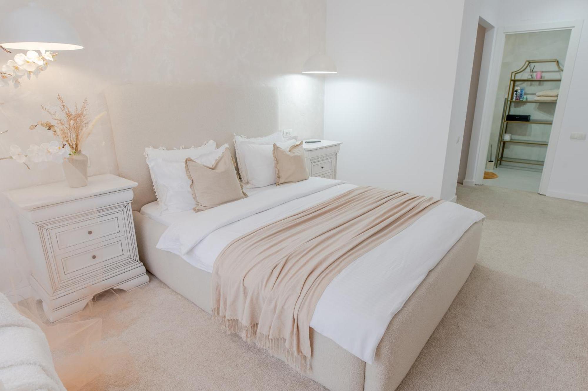 Penthouse View Aeroport Iasi 2 Apartment Ngoại thất bức ảnh